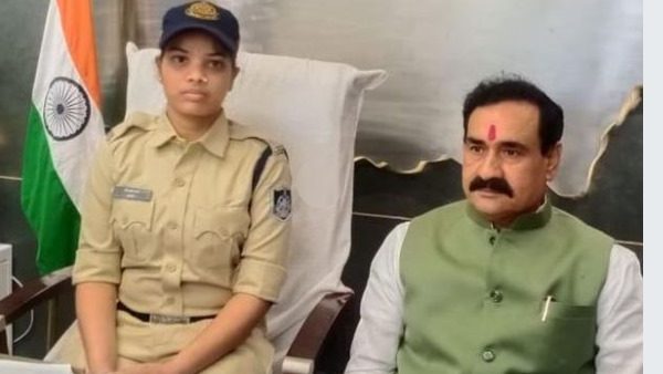 Constable Meenakshi became one day Home Minister of Madhya Pradesh on Womens Day Constable Meenakshi became one day Home Minister of Madhya Pradesh on Womens Day