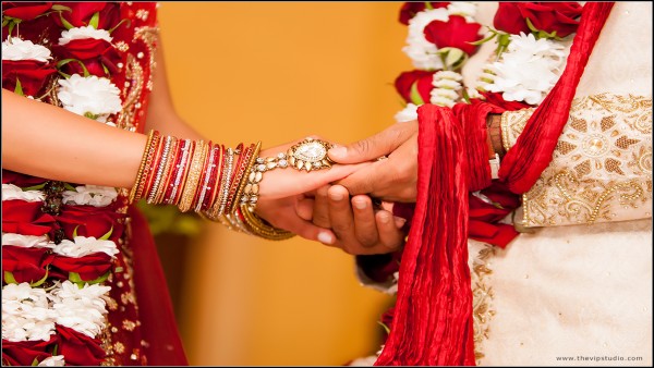 सुहाग रात पर दूल्हे को धुनकर दुल्हन हुई फरार