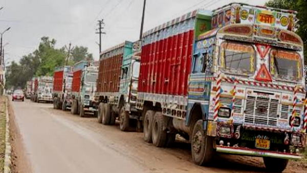 6 महीने में लगभग 25 लाख रुपए का हेरफेर