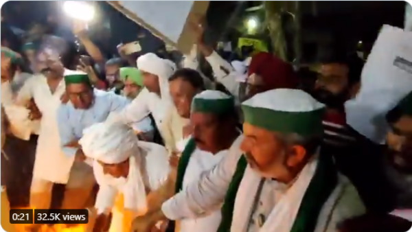 farmers celebrate holi at ghazipur border farmers celebrate holi at ghazipur border