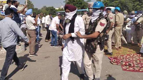 complaint filed against 17 farmers for protesting outside of Haryana BJP MLAs residence complaint filed against 17 farmers for protesting outside of Haryana BJP MLAs residence