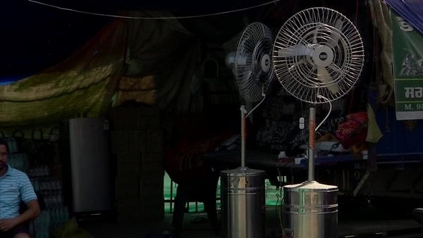 farmers movement: People from Punjab are now reaching Delhi border by carrying cooler-fans on tractors farmers movement: People from Punjab are now reaching Delhi border by carrying cooler-fans on tractors