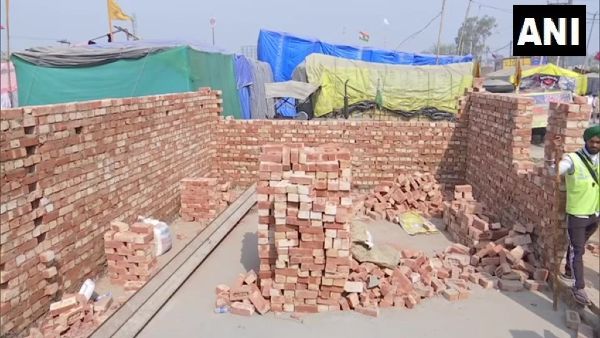 टैंट और ट्रैक्टर की ट्रॉलियों नहीं अब बन रहे पक्के घर