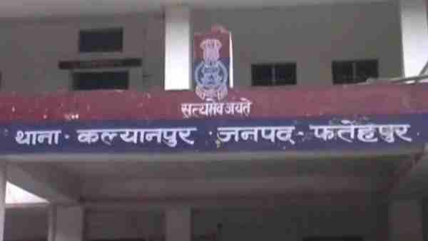 Fatehpur News: burnt body of a woman found on the roadside after murder Fatehpur News: burnt body of a woman found on the roadside after murder