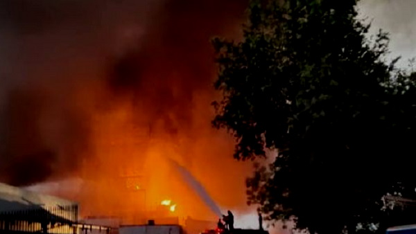 fire breaks out due to reactor explosion at petro-chemical company plant in Gujarat fire breaks out due to reactor explosion at petro-chemical company plant in Gujarat
