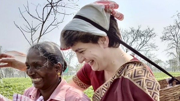 चाय के बागान में प्रियंका गांधी