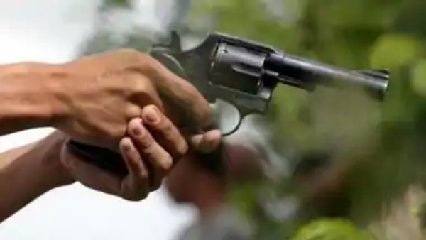 ghaziabad class 12th student shot teacher on road caught on cctv camera ghaziabad class 12th student shot teacher on road caught on cctv camera