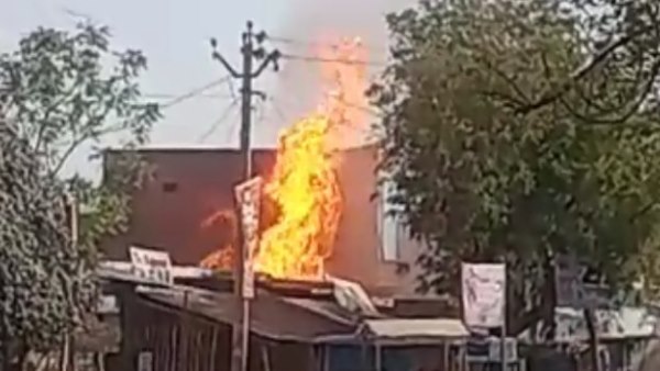fire broke out after 13 cylinder blast during gas refilling in gonda fire broke out after 13 cylinder blast during gas refilling in gonda