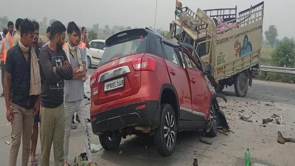 Four people lost life after their car hit by another car in Greater Noida Four people lost life after their car hit by another car in Greater Noida