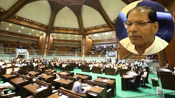 Congress MLA Anil Joshiara On The Chair Of The Speaker In The Gujarat Legislative Assembly Congress MLA Anil Joshiara On The Chair Of The Speaker In The Gujarat Legislative Assembly