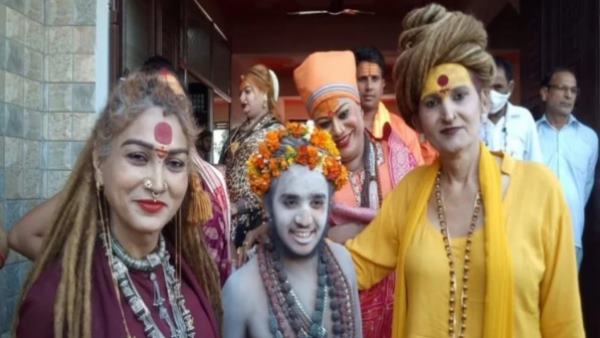 हाथी, ऊंठ तो कोई बुलेट से दिखा