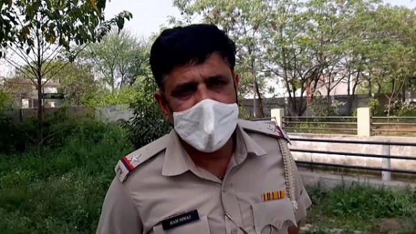 A Sanskrit teacher in the Kaithal district of Haryana ran away killing his wife. Kaithal news A Sanskrit teacher in the Kaithal district of Haryana ran away killing his wife. Kaithal news