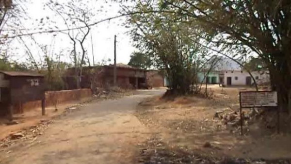 होली पर निगरानी करते हैं ग्रामीण