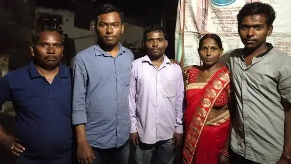 मां ने कहा- बच्चों के लिए मैं अपनी सारी खुशियां त्यागने को तैयार हूं