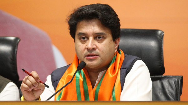 Madhya Pradesh : Vikas Yadav is collecting donations in the name of Jyotiraditya Scindia-BJP MLA Madhya Pradesh : Vikas Yadav is collecting donations in the name of Jyotiraditya Scindia-BJP MLA