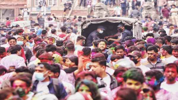होली पर भीड़ जुटाने के लिए 60 लोगों को हिरासत में लिया