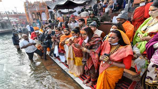 Haridwar Kumbh Mela 2021 Crowd of devotees will increase CM Rawat holds meeting with police Haridwar Kumbh Mela 2021 Crowd of devotees will increase CM Rawat holds meeting with police