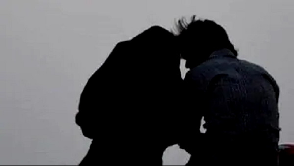 In bijnaur , a village Panchayat asked to lovers to beat each other with slippers In bijnaur , a village Panchayat asked to lovers to beat each other with slippers