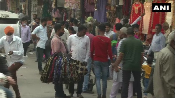 Punjab Huge crowd seen on streets and market Ludhiana amidst surging cases of COVID19 Punjab Huge crowd seen on streets and market Ludhiana amidst surging cases of COVID19