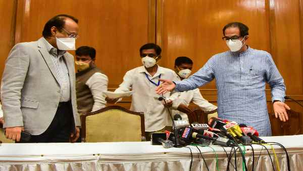 क्यों जिम्मेदारियों से बच नहीं सकती उद्धव सरकार ?