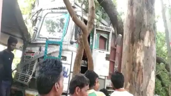 four people lost life two injured in road accident in mirzapur four people lost life two injured in road accident in mirzapur