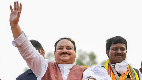 West Bengal Assembly Elections 2021: रोड शो के बीच फंसी एंबुलेंस, नड्डा ने लिया ऐसा फैसला, देखें VIDEO West Bengal Assembly Elections 2021: रोड शो के बीच फंसी एंबुलेंस, नड्डा ने लिया ऐसा फैसला, देखें VIDEO