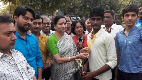 उत्तर प्रदेश महिला आयोग में आने वाले मामलों को सुलझाने में किस प्रकार की दिक्कतों का सामना करना पड़ता है ?