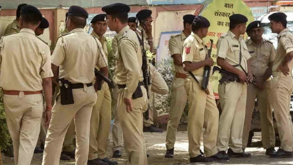 Maharashtra Government transfers 86 police personnel from Mumbai Police Crime Branch Maharashtra Government transfers 86 police personnel from Mumbai Police Crime Branch