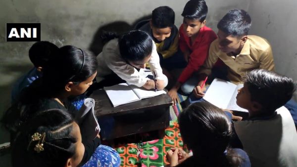 टॉपर रही हैं प्रगति, बिना हाथ तेजी से करती हैं कंप्यूटर टाइपिंग