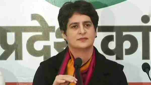 डर और कायरपन की निशानी: प्रियंका गांधी
