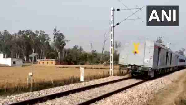 Purnagiri Jansatabdi train runs backwards due to cattle run Purnagiri Jansatabdi train runs backwards due to cattle run