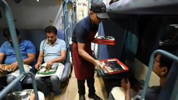 आईआरसीटीसी को मोबाइल कैटरिंग सेवा कॉन्ट्रैक्ट रद्द करने के निर्देश