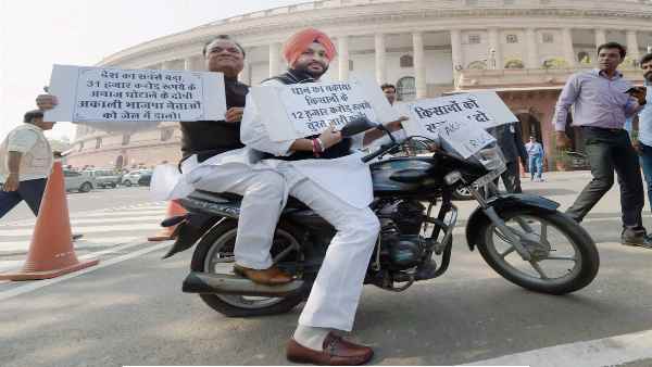 कृषि कानूनों के खिलाफ सेंट्रल हॉल में कर चुके हैं नारेबाजी