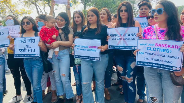Women Congress hold unique protest on Tirath singh rawats statement of ripred jeans in delhi Women Congress hold unique protest on Tirath singh rawats statement of ripred jeans in delhi