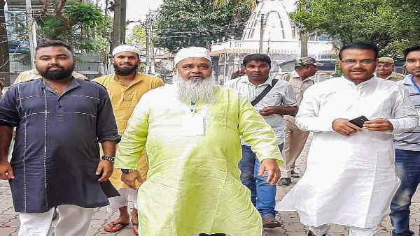 असम में बदरुद्दीन अजमल को लिया साथ