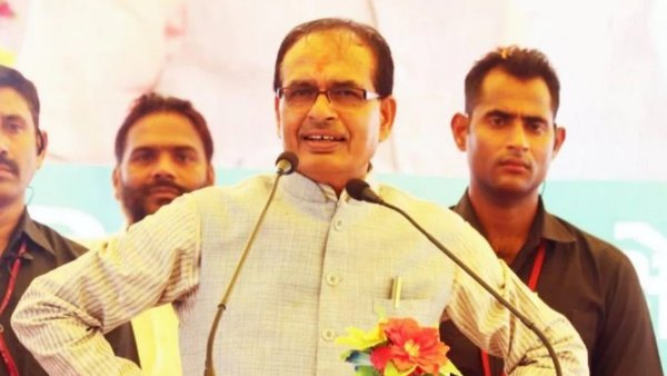 CM Shivraj Singh Chouhan in pawri girl style said land mafias are running away from MP CM Shivraj Singh Chouhan in pawri girl style said land mafias are running away from MP