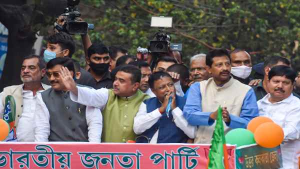 अधिकारी बंदुओं का शुरू से रहा है इलाके में दबदबा