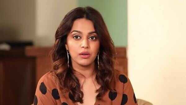 स्वरा भाष्कर ने RippedJeans टैग करते हुए लिखा बाप रे बाप......