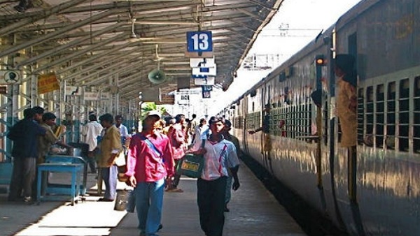 होली के लिए चार नई स्पेशल ट्रेनों का ऐलान,