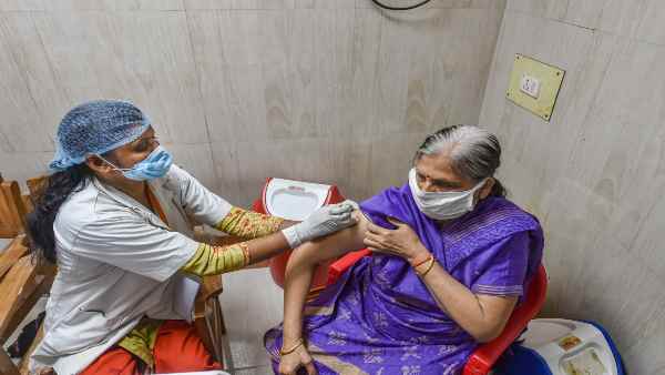 Delhi High Court strict on giving Covid-19 vaccine to other countries,Strict on not giving priority to own citizens Delhi High Court strict on giving Covid-19 vaccine to other countries,Strict on not giving priority to own citizens