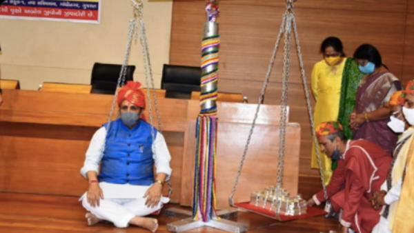 CM Vijay Rupani donated sliver for the care of cows CM Vijay Rupani donated sliver for the care of cows