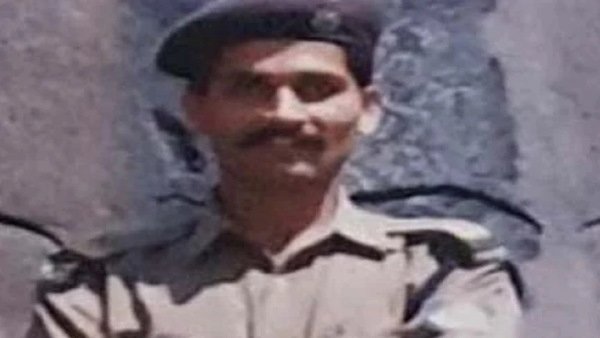 साथी पुलिस अधिकारी ने ढूंढ़ा