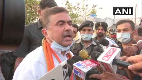 अधिकारी ने किया पलटवार