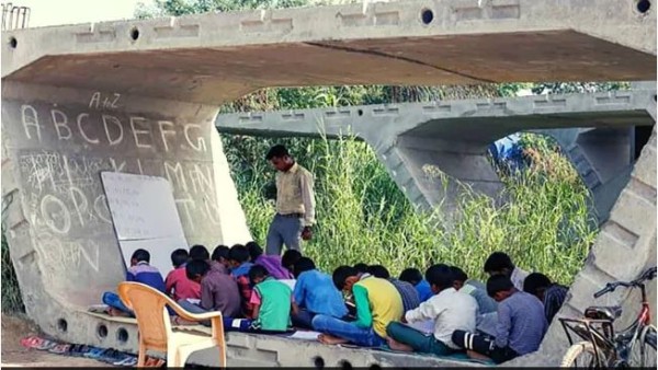 साल 2015 से बच्चों को पढ़ा रहे हैं सत्येंद्र