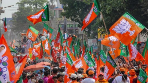 समिक भट्टाचार्या से आगे की राजनीति