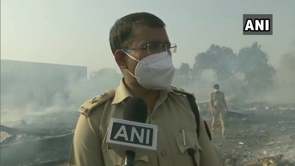 Noida Huge fire in the slums of Bahlolpur, Sector-63 2 innocent deaths Noida Huge fire in the slums of Bahlolpur, Sector-63 2 innocent deaths