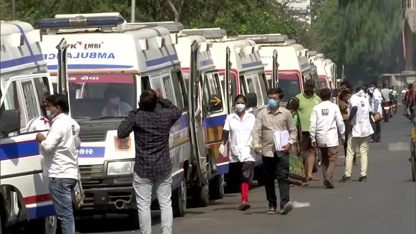 COVID patients Ambulances in long queues at Ahmedabad Civil Hospital, 60 more added COVID patients Ambulances in long queues at Ahmedabad Civil Hospital, 60 more added