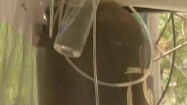 जावेद खान ने गहने बेच कर ऑटो में लगवाया ऑक्जीजन सिलेंडर
