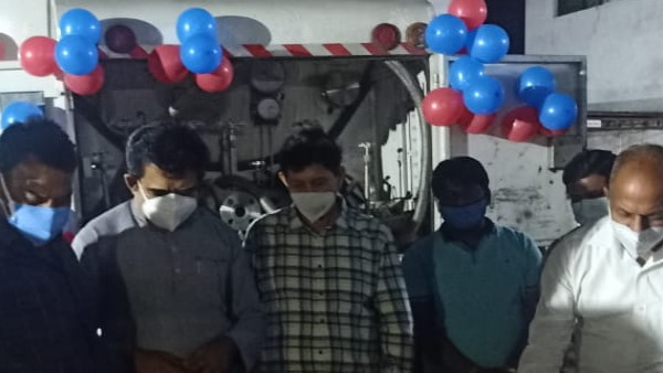 लोगों ने नेताओं को धिक्कारा
