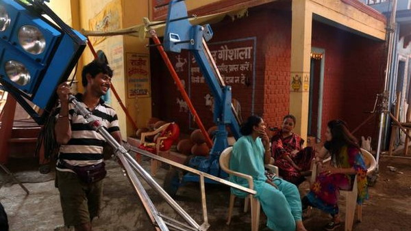 छोटे कर्मचारियों को ही बाहर क्यों निकाला जाता है?